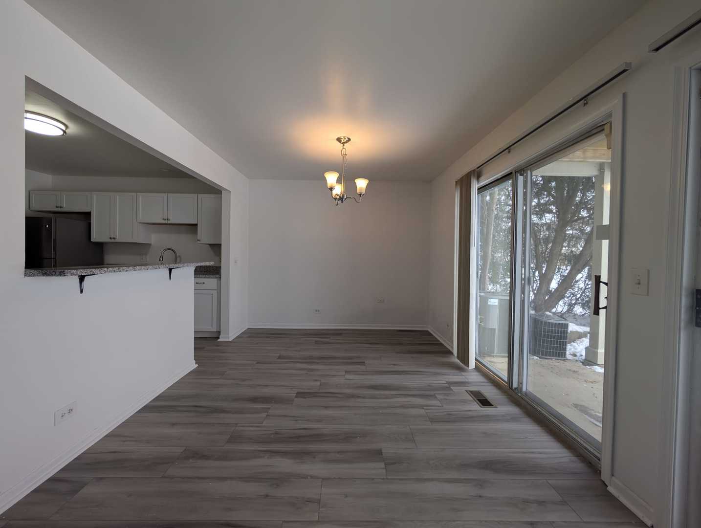 205 Glasgow Lane #V1, Schaumburg, IL 60194