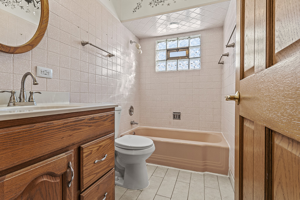 4317 W Linecrest Drive, Alsip, IL 60803