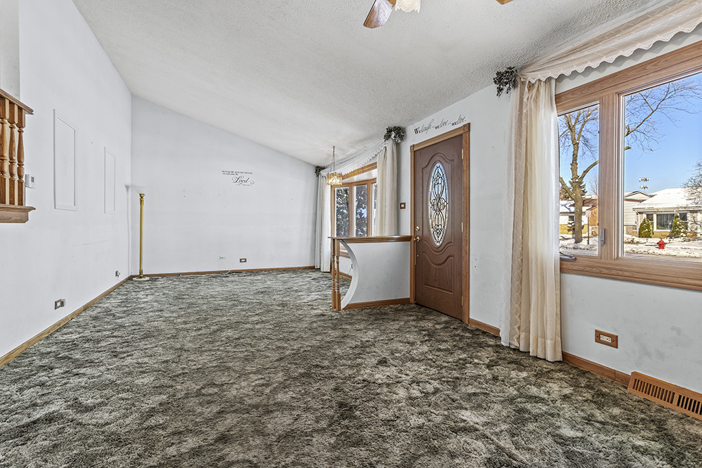 4317 W Linecrest Drive, Alsip, IL 60803