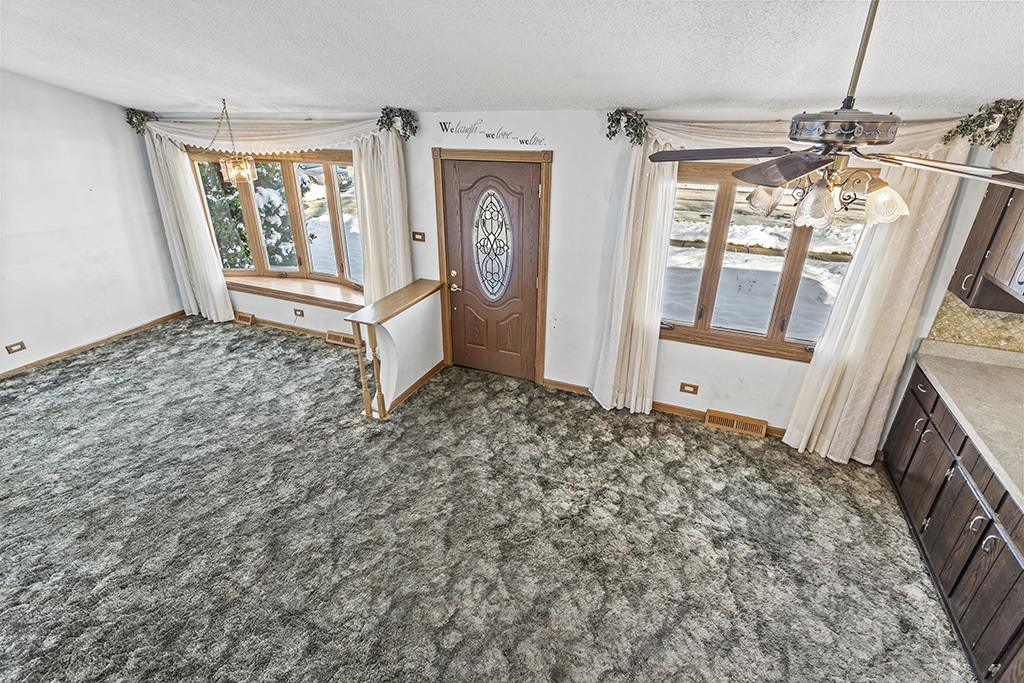 4317 W Linecrest Drive, Alsip, IL 60803