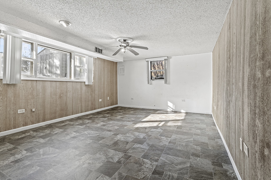 4317 W Linecrest Drive, Alsip, IL 60803