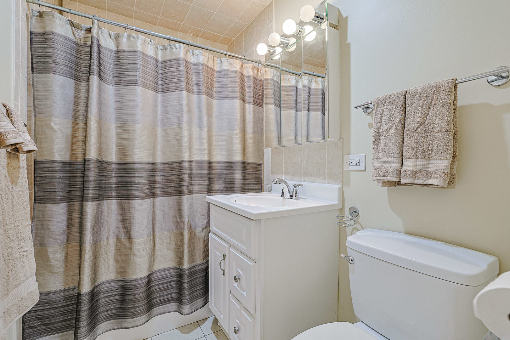 1430 Sandstone Drive #202, Wheeling, IL 60090