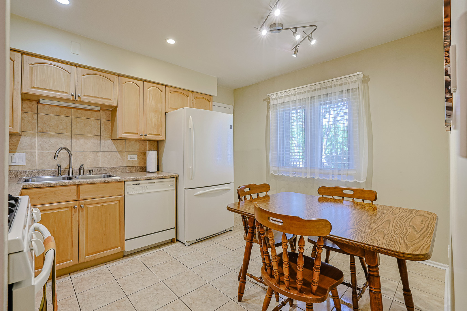 1430 Sandstone Drive #202, Wheeling, IL 60090