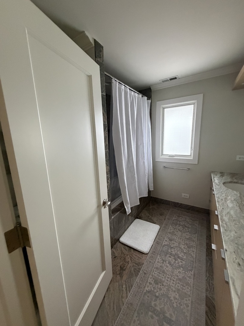 525 Senon Drive, Lemont, IL 60439