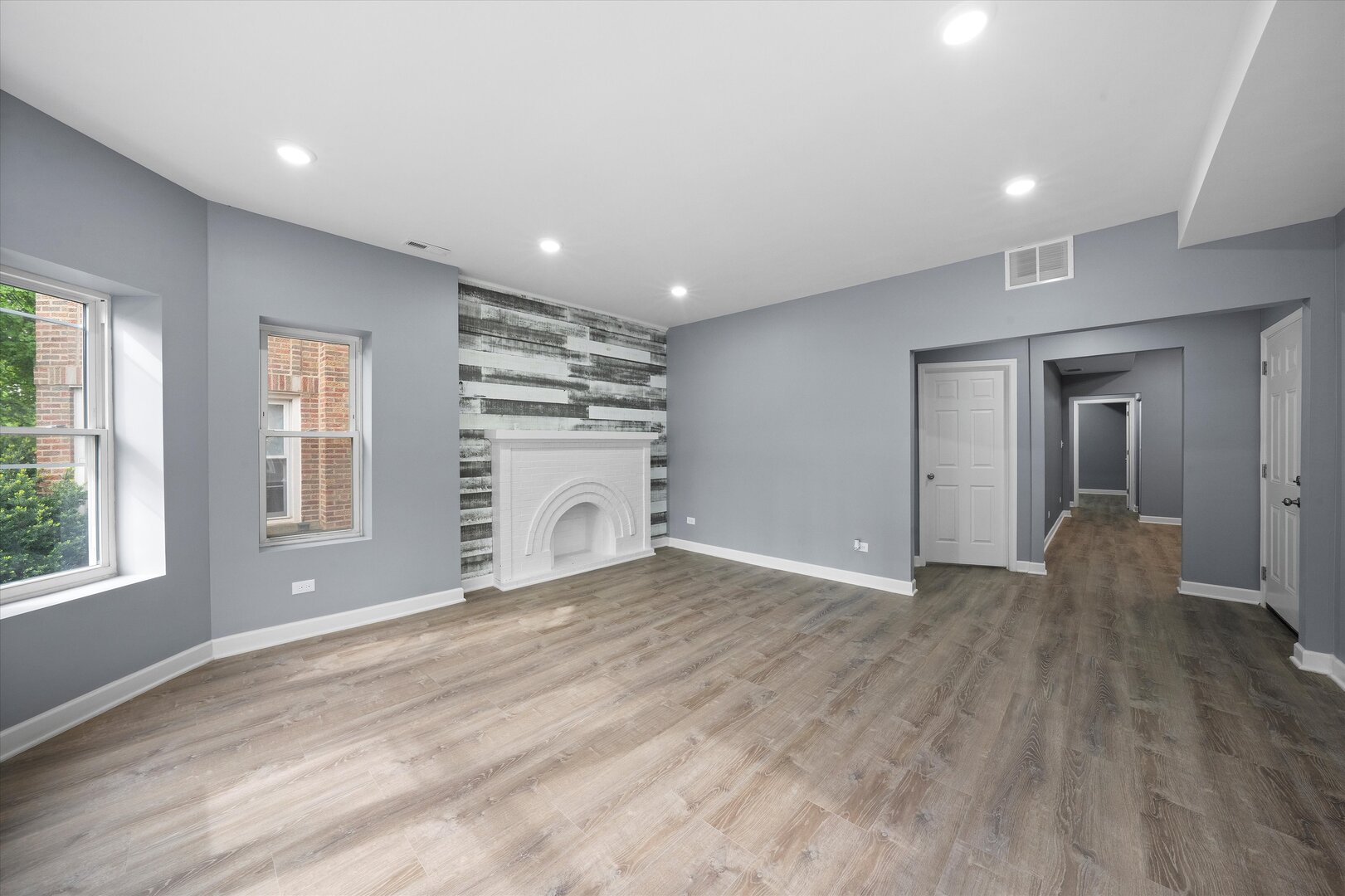 7716 S Kingston Avenue, Chicago, IL 60649