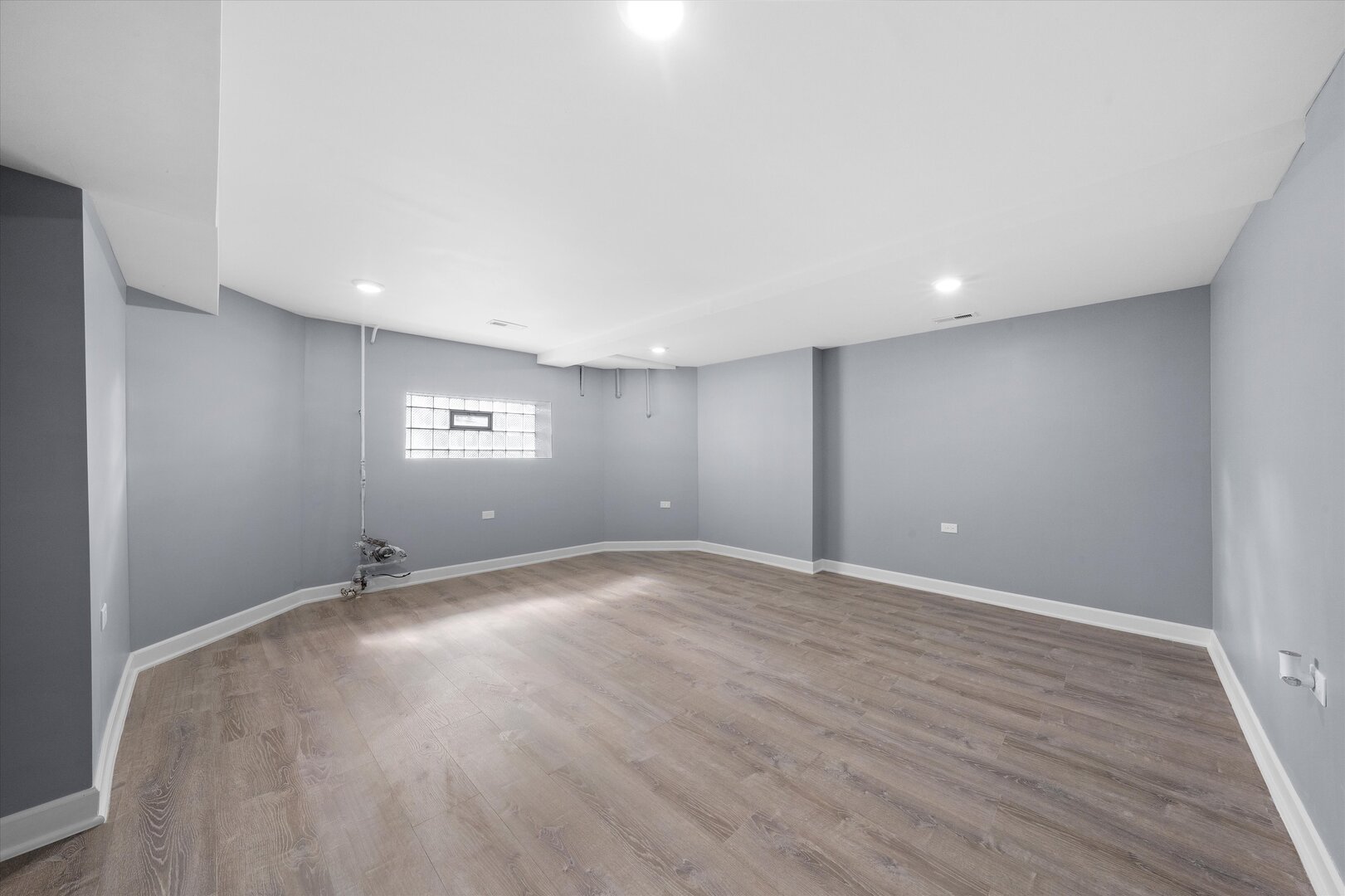 7716 S Kingston Avenue, Chicago, IL 60649