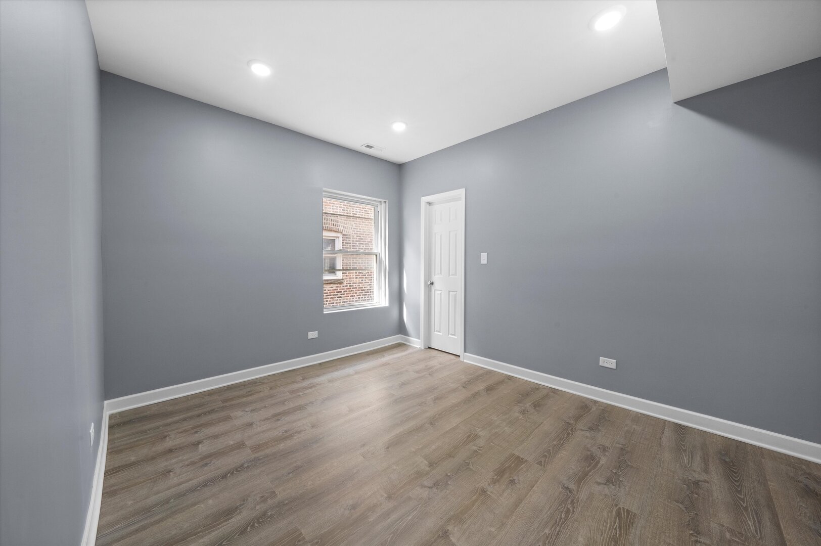 7716 S Kingston Avenue, Chicago, IL 60649