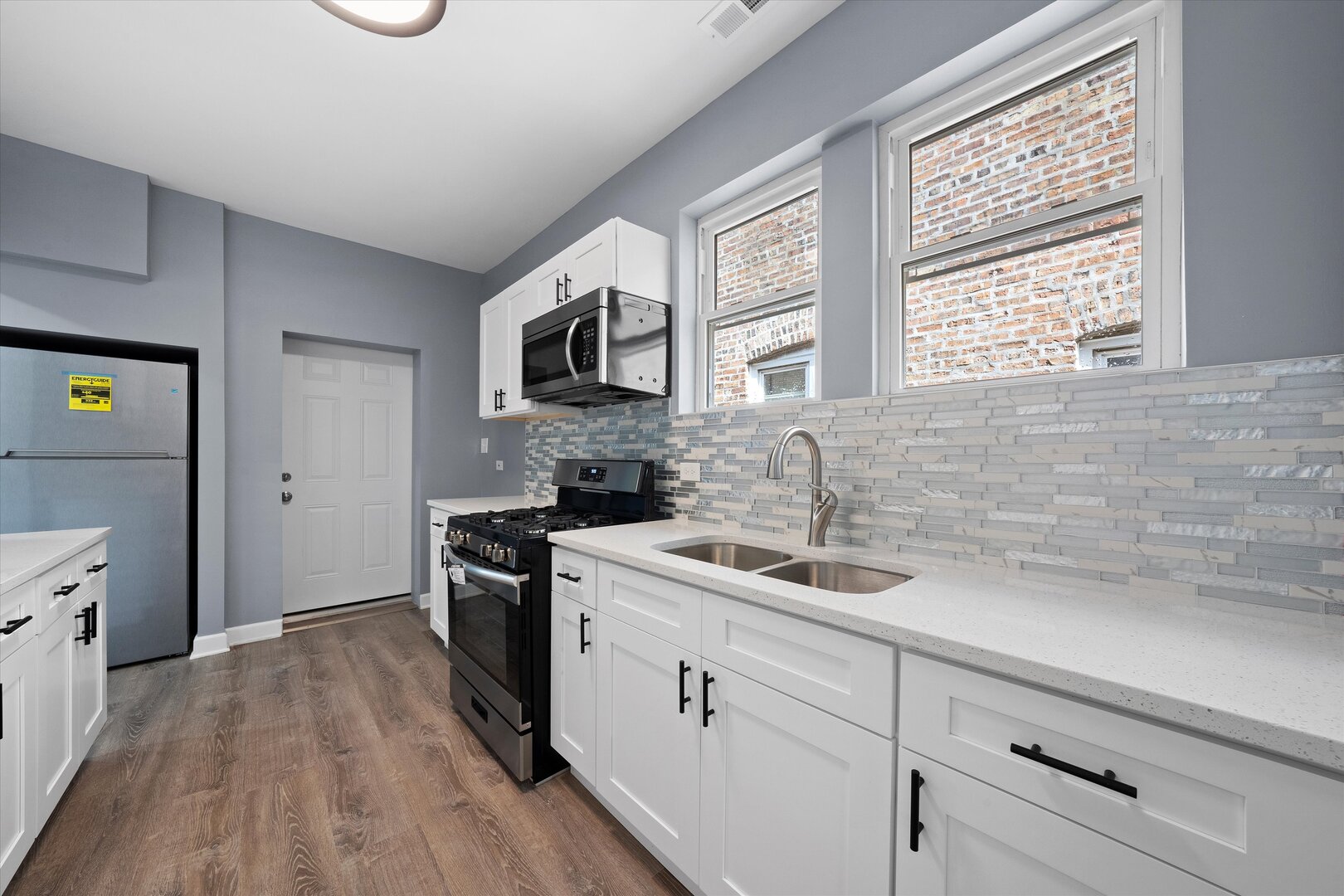 7716 S Kingston Avenue, Chicago, IL 60649