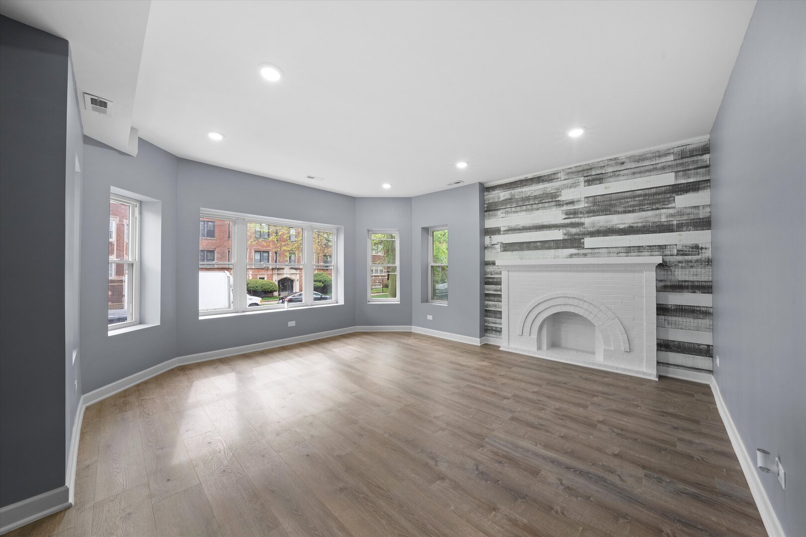 7716 S Kingston Avenue, Chicago, IL 60649