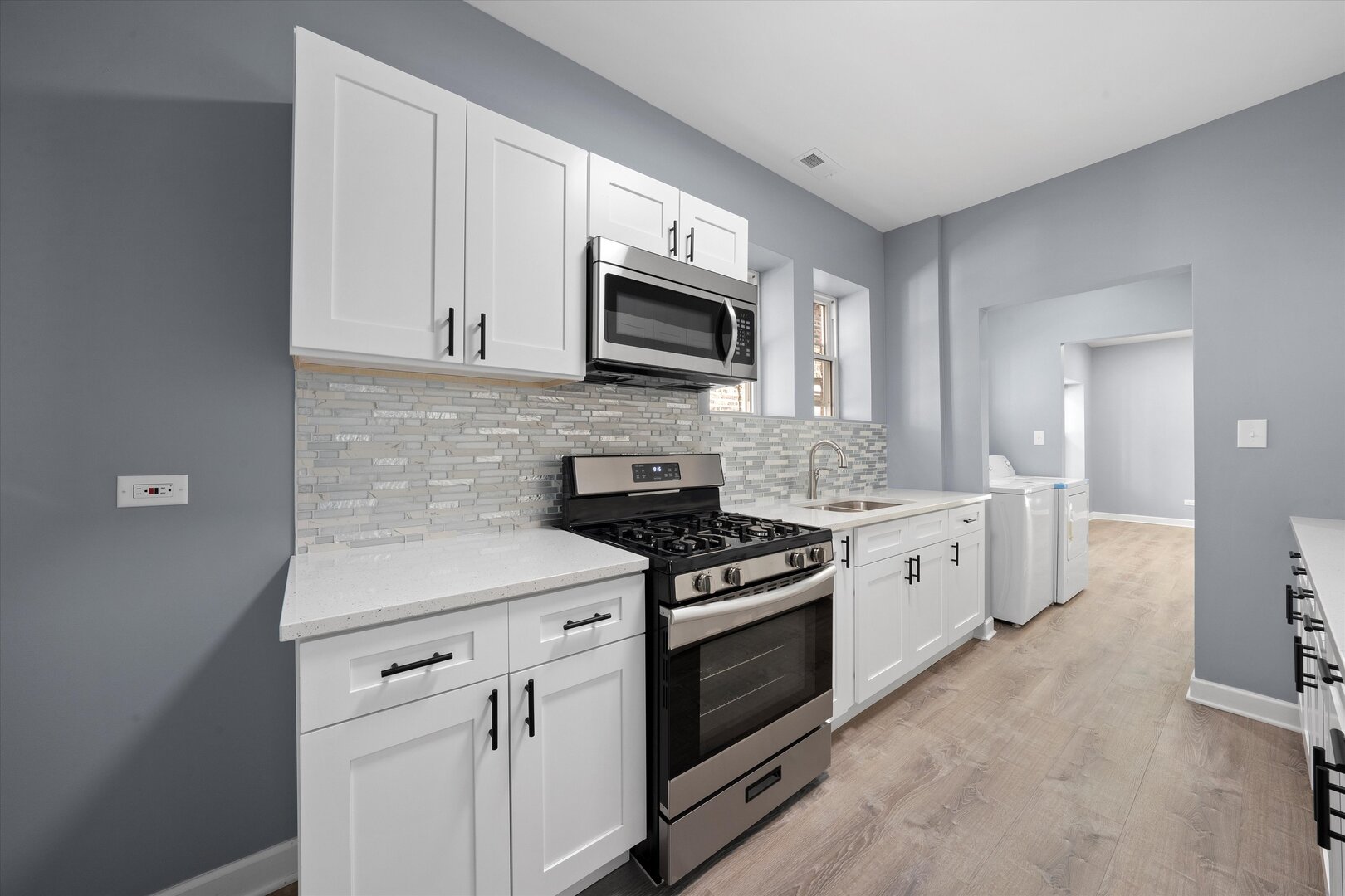 7716 S Kingston Avenue, Chicago, IL 60649