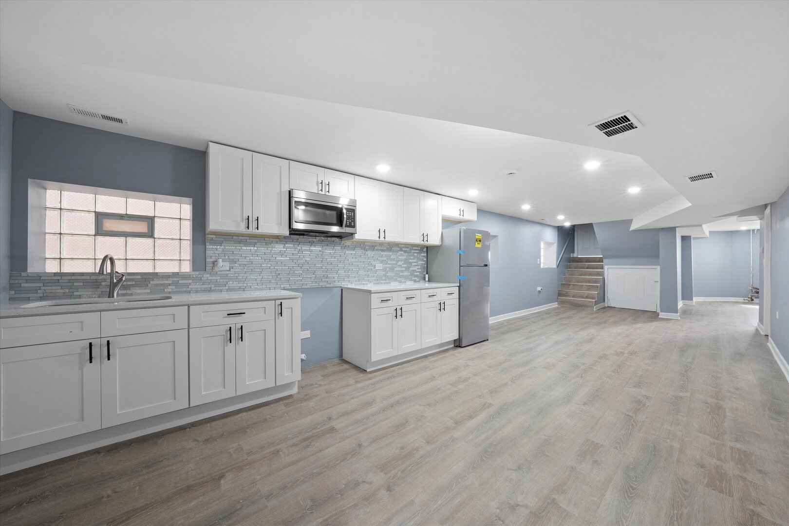 7716 S Kingston Avenue, Chicago, IL 60649