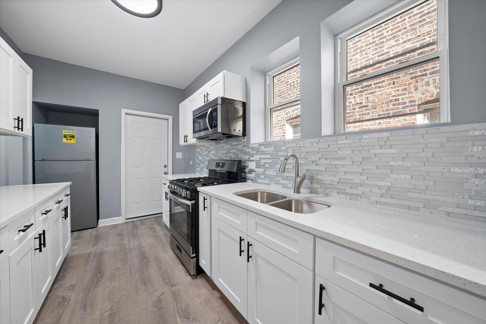 7716 S Kingston Avenue, Chicago, IL 60649