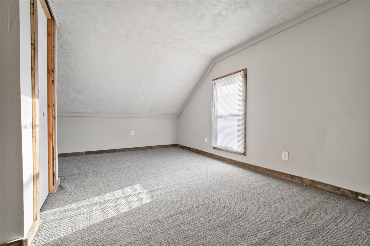 301 N 2nd Avenue, Chenoa, IL 61726