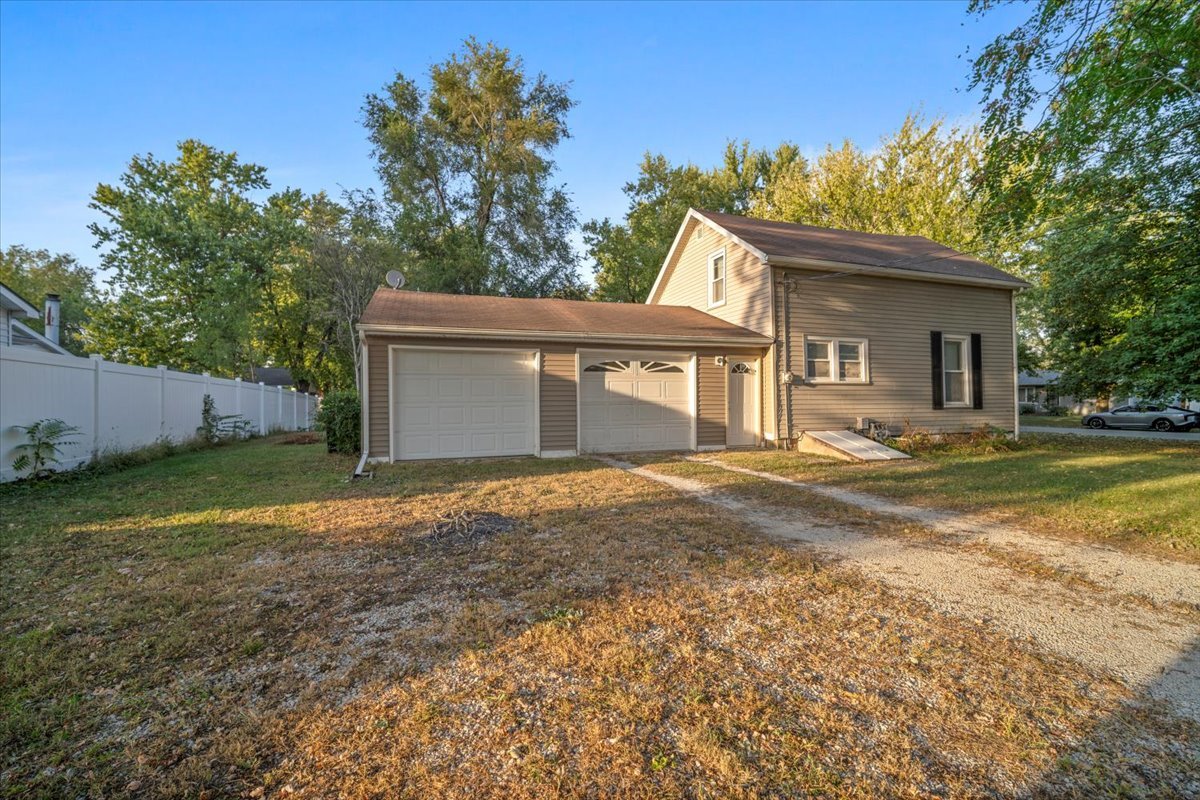301 N 2nd Avenue, Chenoa, IL 61726