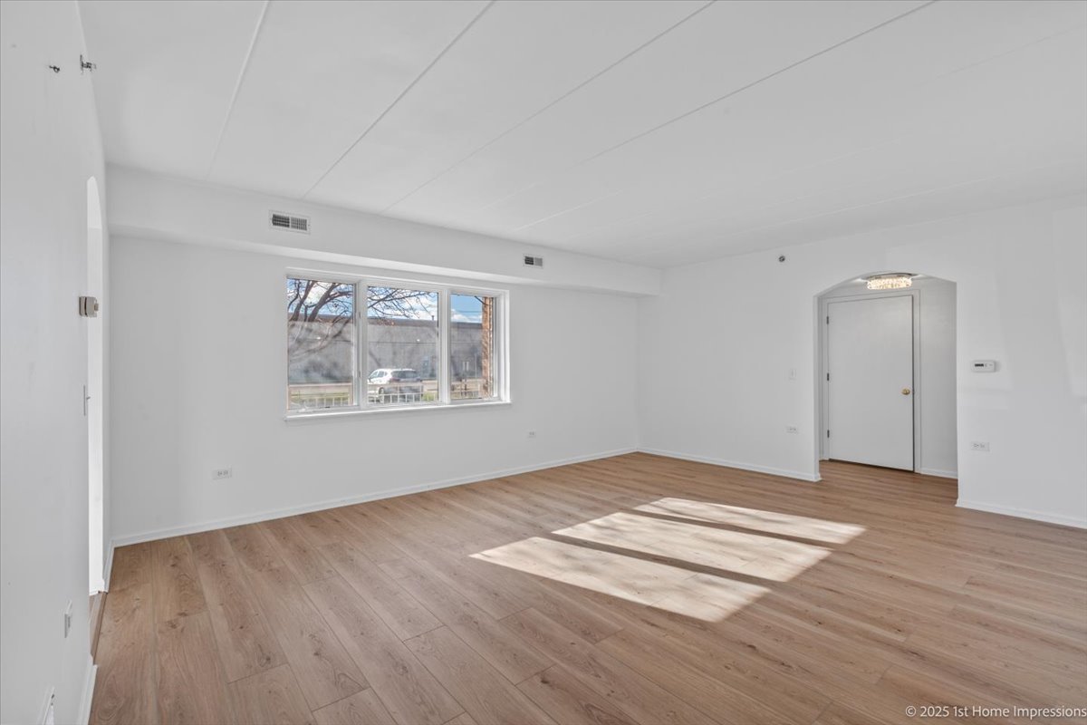 5520 W 115TH Street #101, Oak Lawn, IL 60453