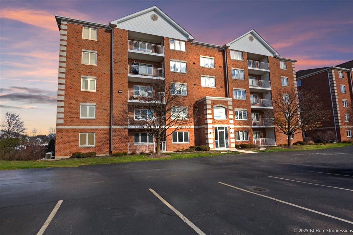 5520 W 115TH Street #101, Oak Lawn, IL 60453