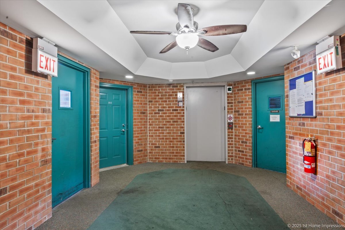 5520 W 115TH Street #101, Oak Lawn, IL 60453