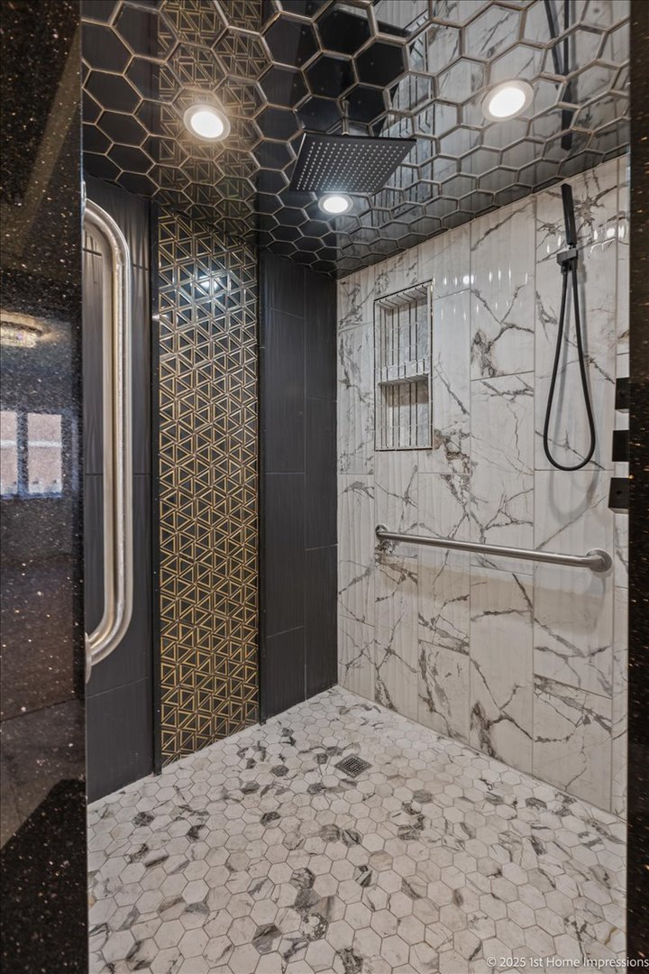 5520 W 115TH Street #101, Oak Lawn, IL 60453