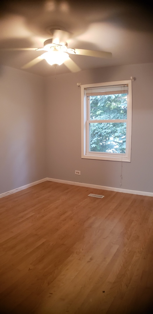 354 Creekside Drive, Vernon Hills, IL 60061