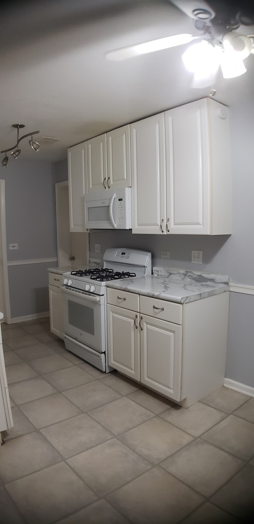 354 Creekside Drive, Vernon Hills, IL 60061