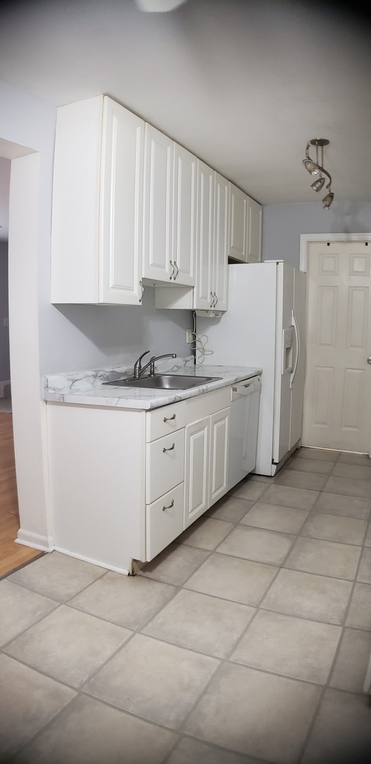 354 Creekside Drive, Vernon Hills, IL 60061