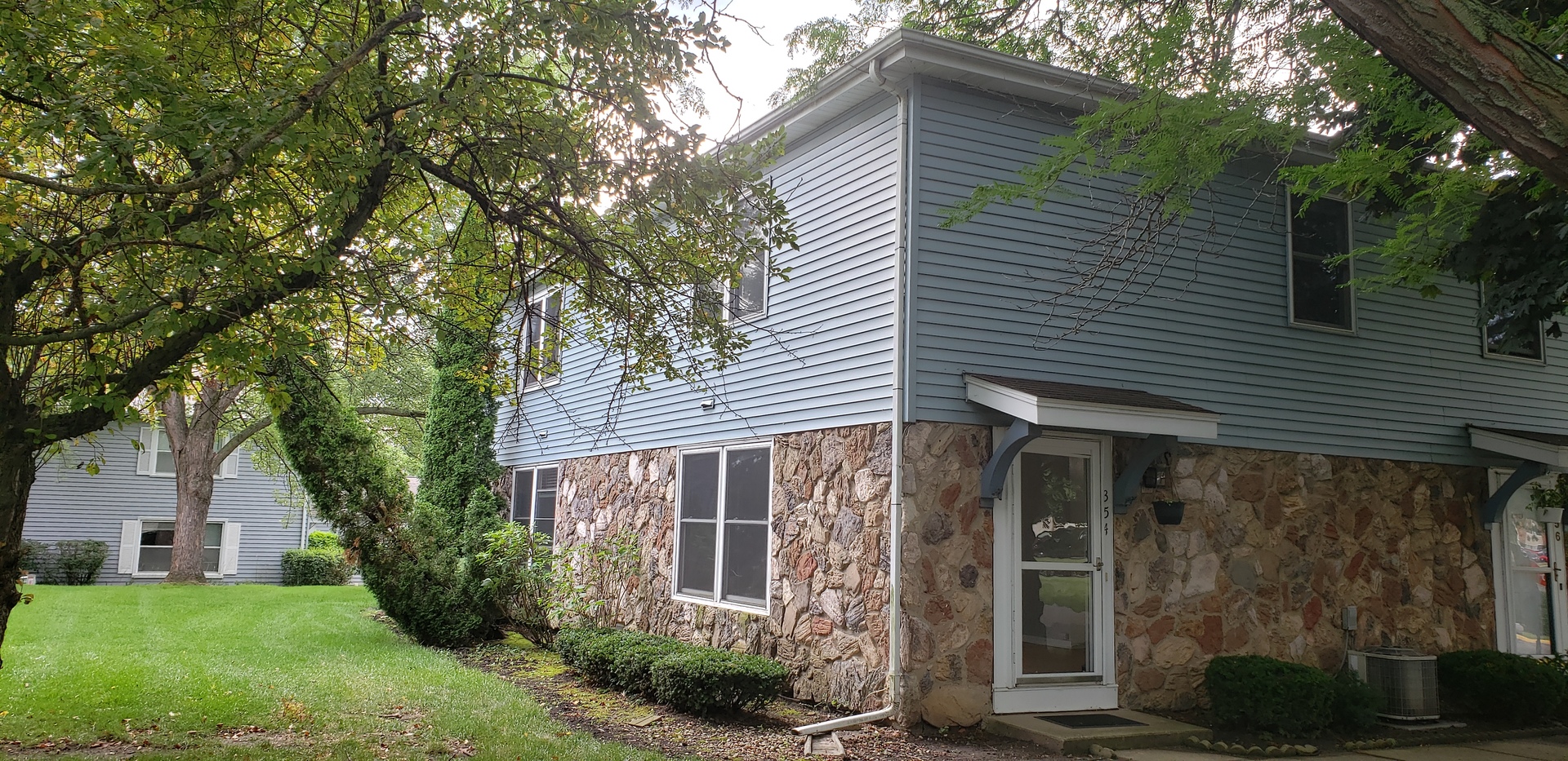 354 Creekside Drive, Vernon Hills, IL 60061