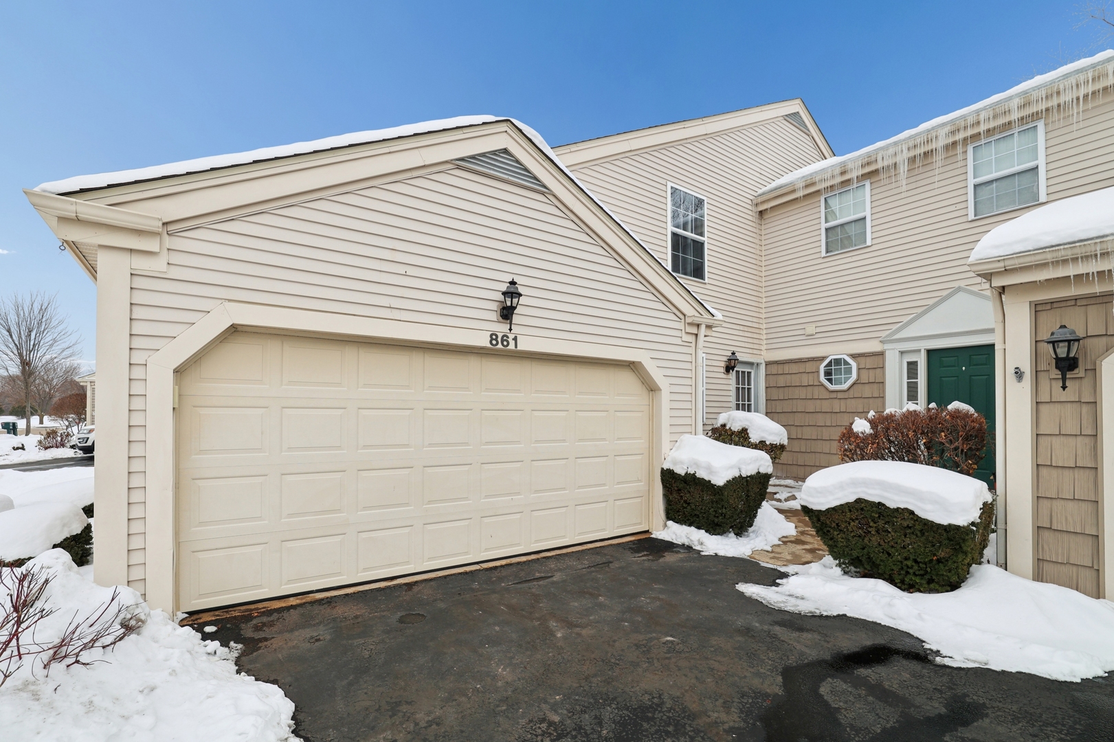 861 VILLAGE Circle #861, Marengo, IL 60152