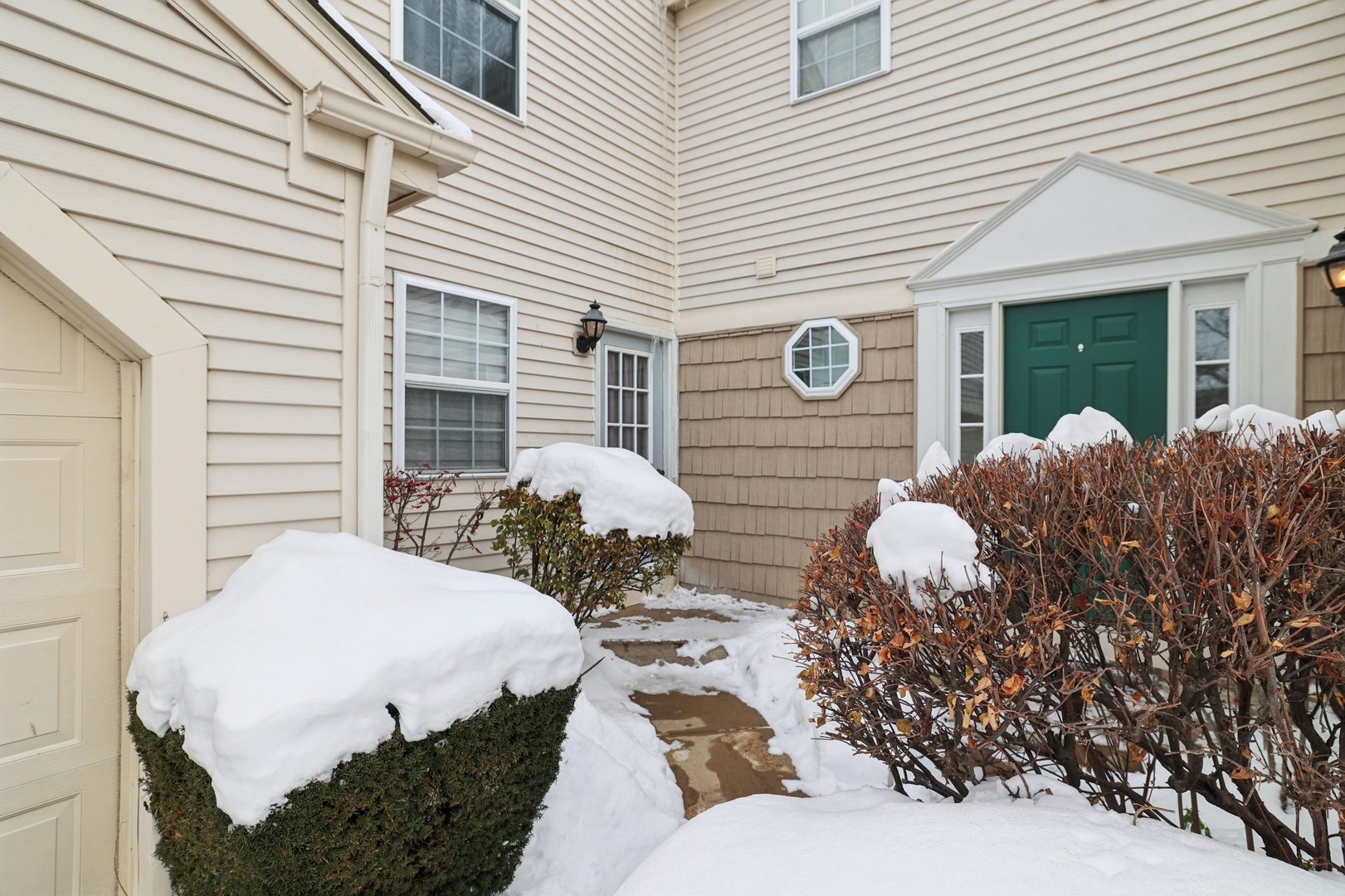 861 VILLAGE Circle #861, Marengo, IL 60152