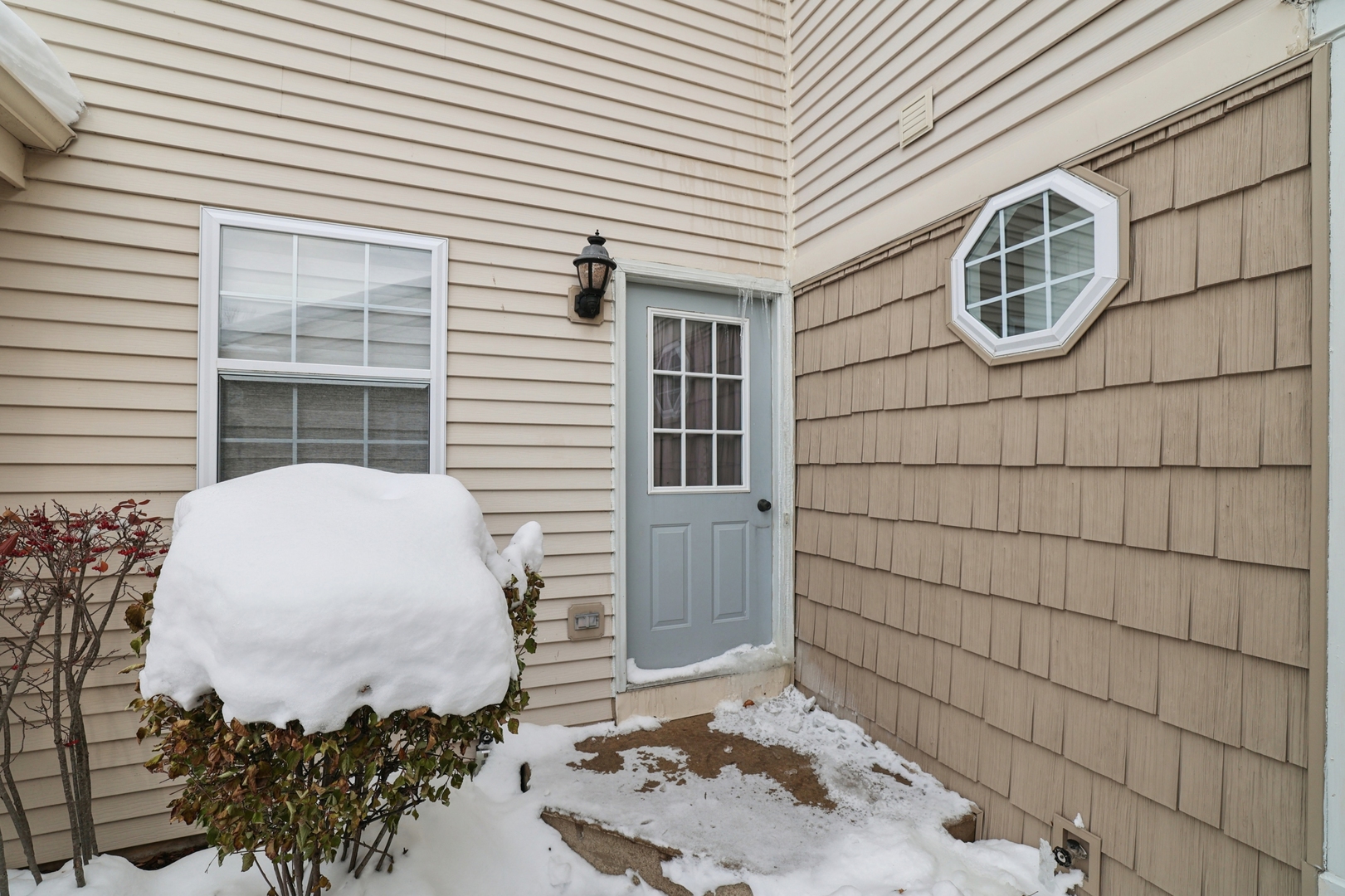 861 VILLAGE Circle #861, Marengo, IL 60152