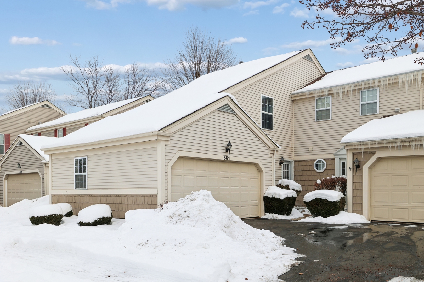 861 VILLAGE Circle #861, Marengo, IL 60152