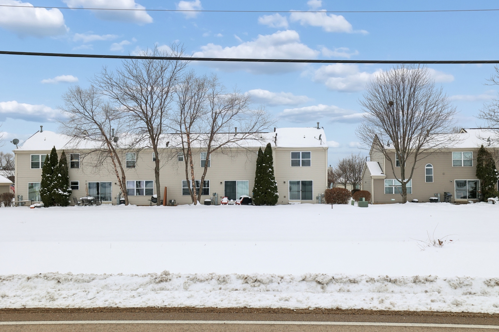 861 VILLAGE Circle #861, Marengo, IL 60152