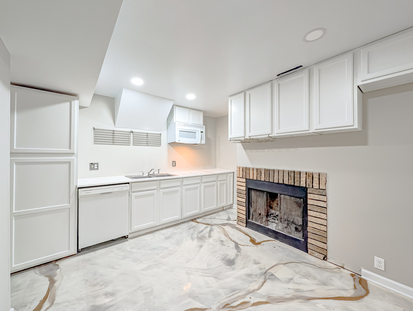 8616 Hickory Avenue, Crystal Lake, IL 60014