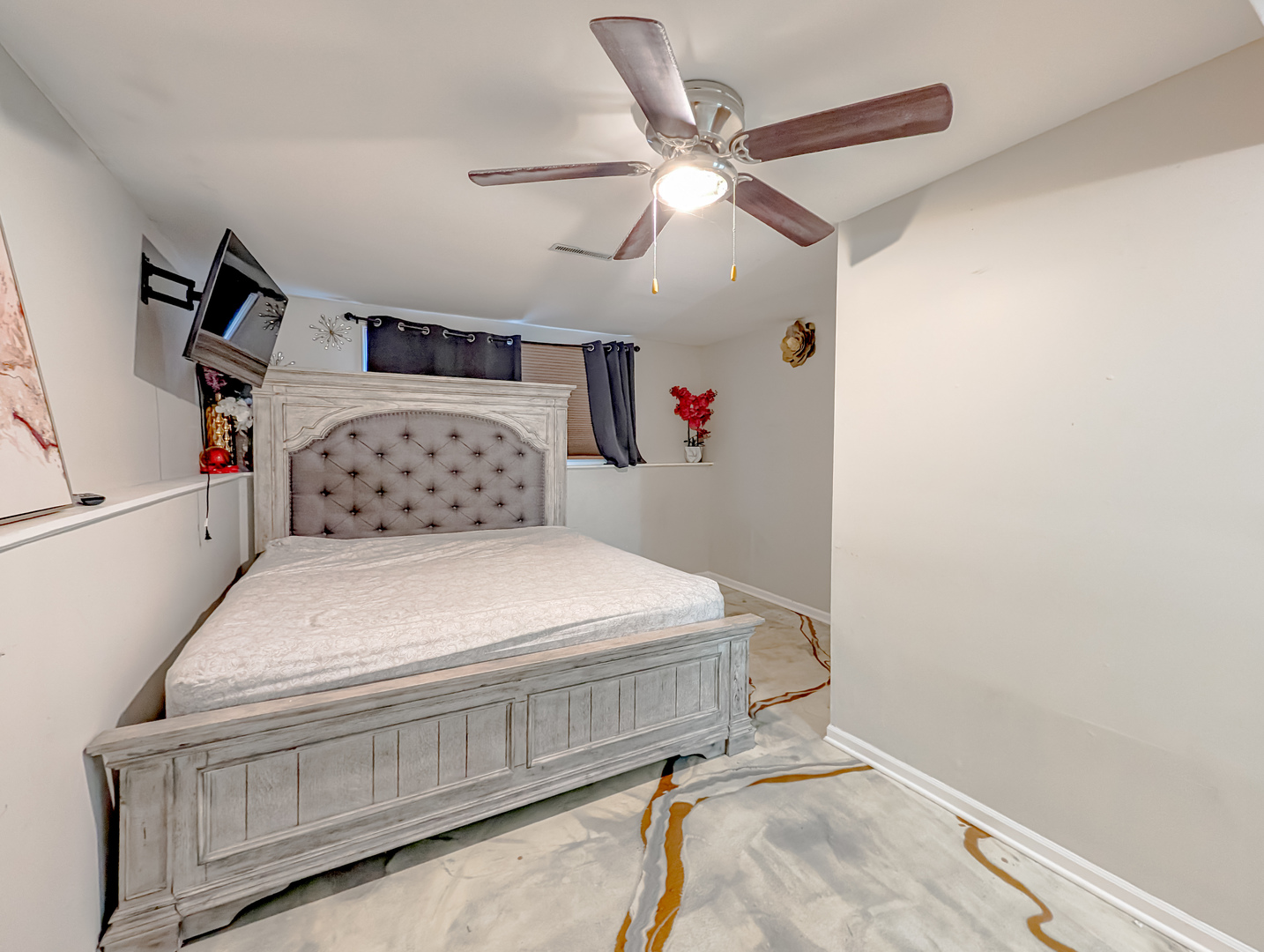 8616 Hickory Avenue, Crystal Lake, IL 60014