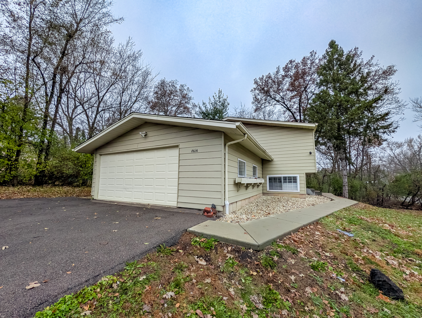 8616 Hickory Avenue, Crystal Lake, IL 60014