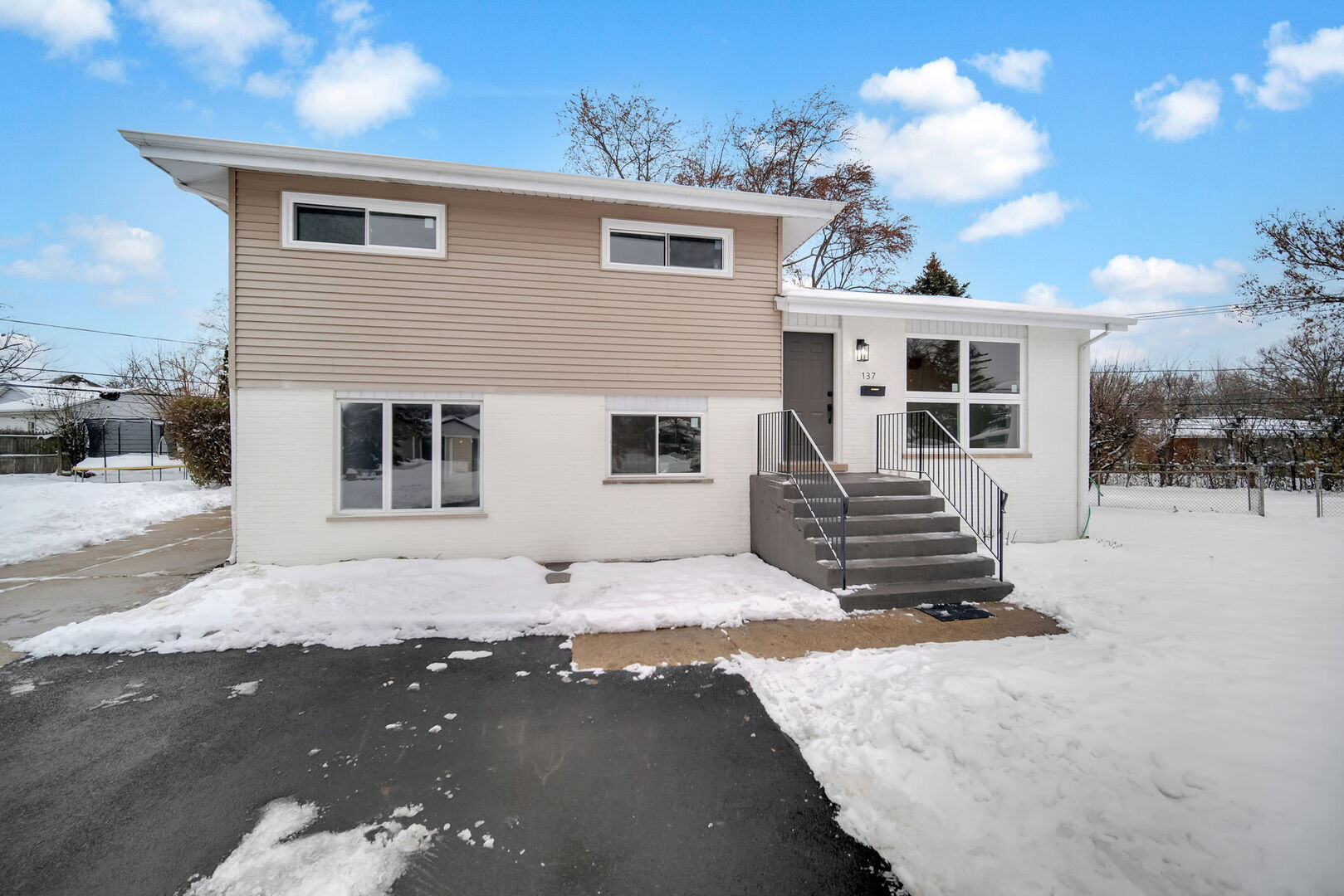 137 Julie Drive, Glenview, IL 60025