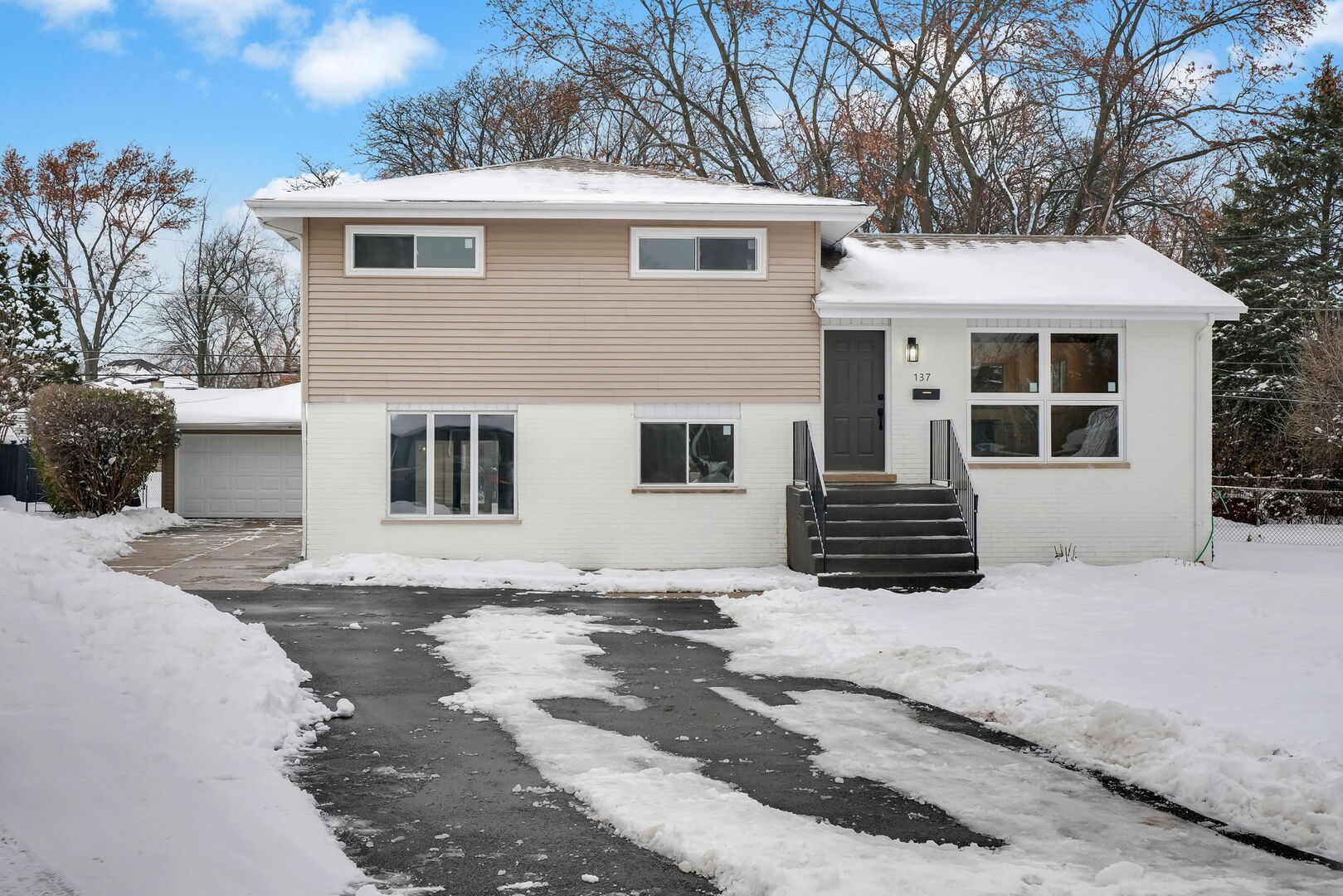 137 Julie Drive, Glenview, IL 60025