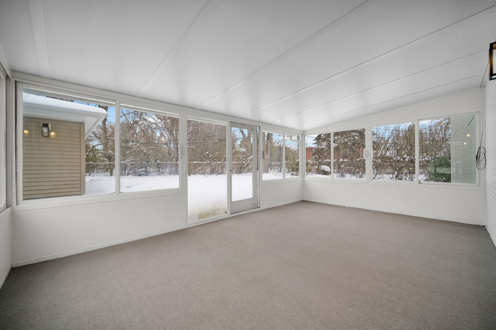 137 Julie Drive, Glenview, IL 60025