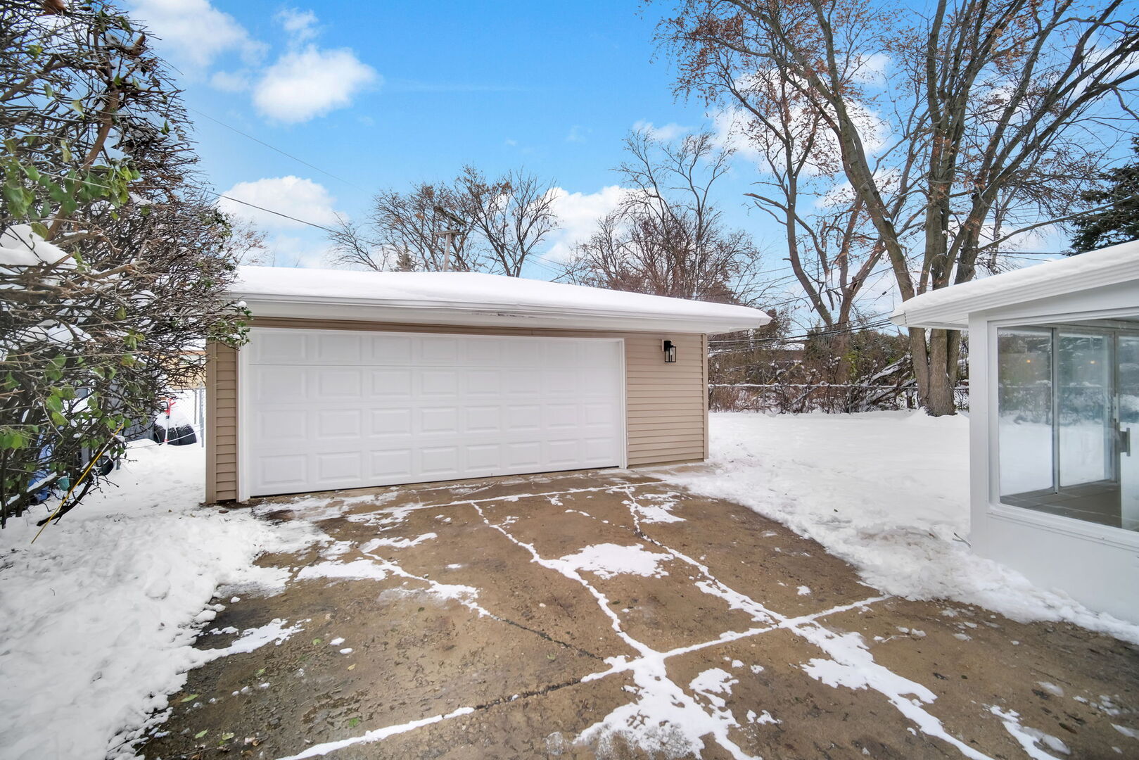 137 Julie Drive, Glenview, IL 60025