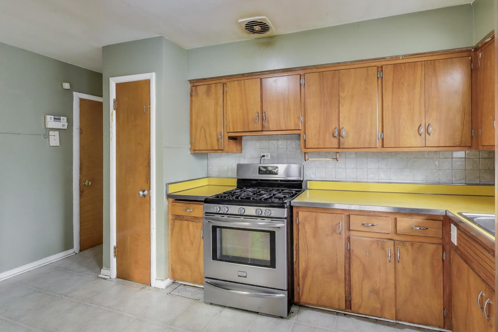 427 Tiffany Drive, Waukegan, IL 60085