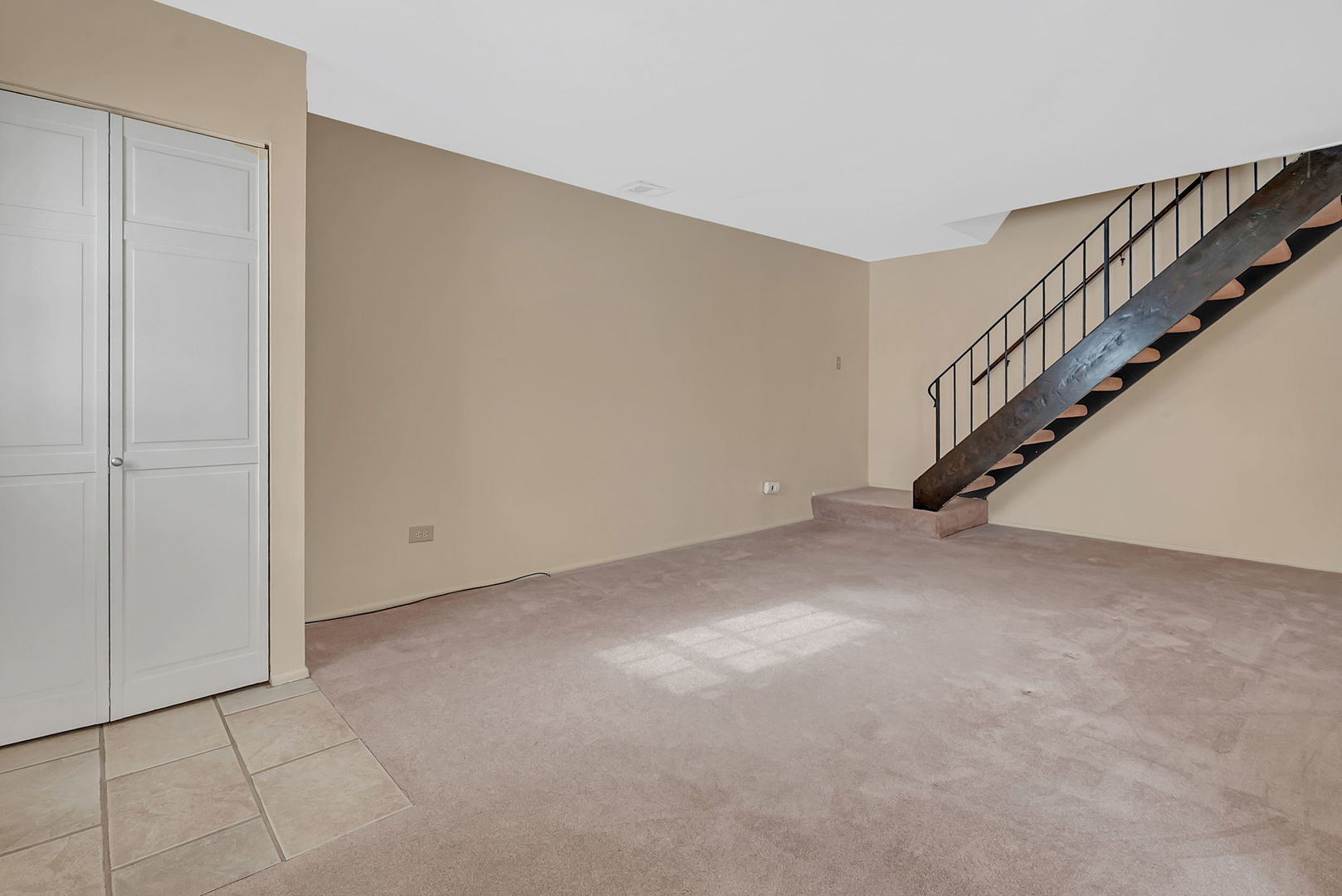 1242 Nova Court, Wheeling, IL 60090