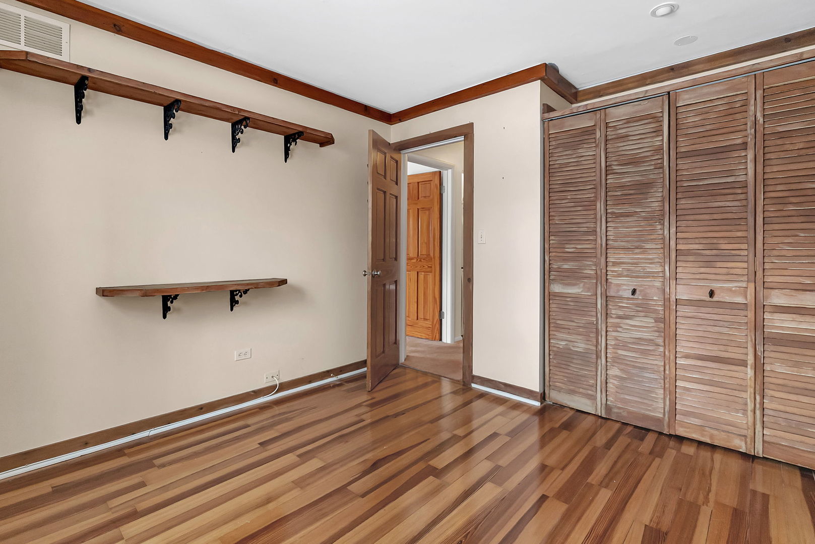 1242 Nova Court, Wheeling, IL 60090