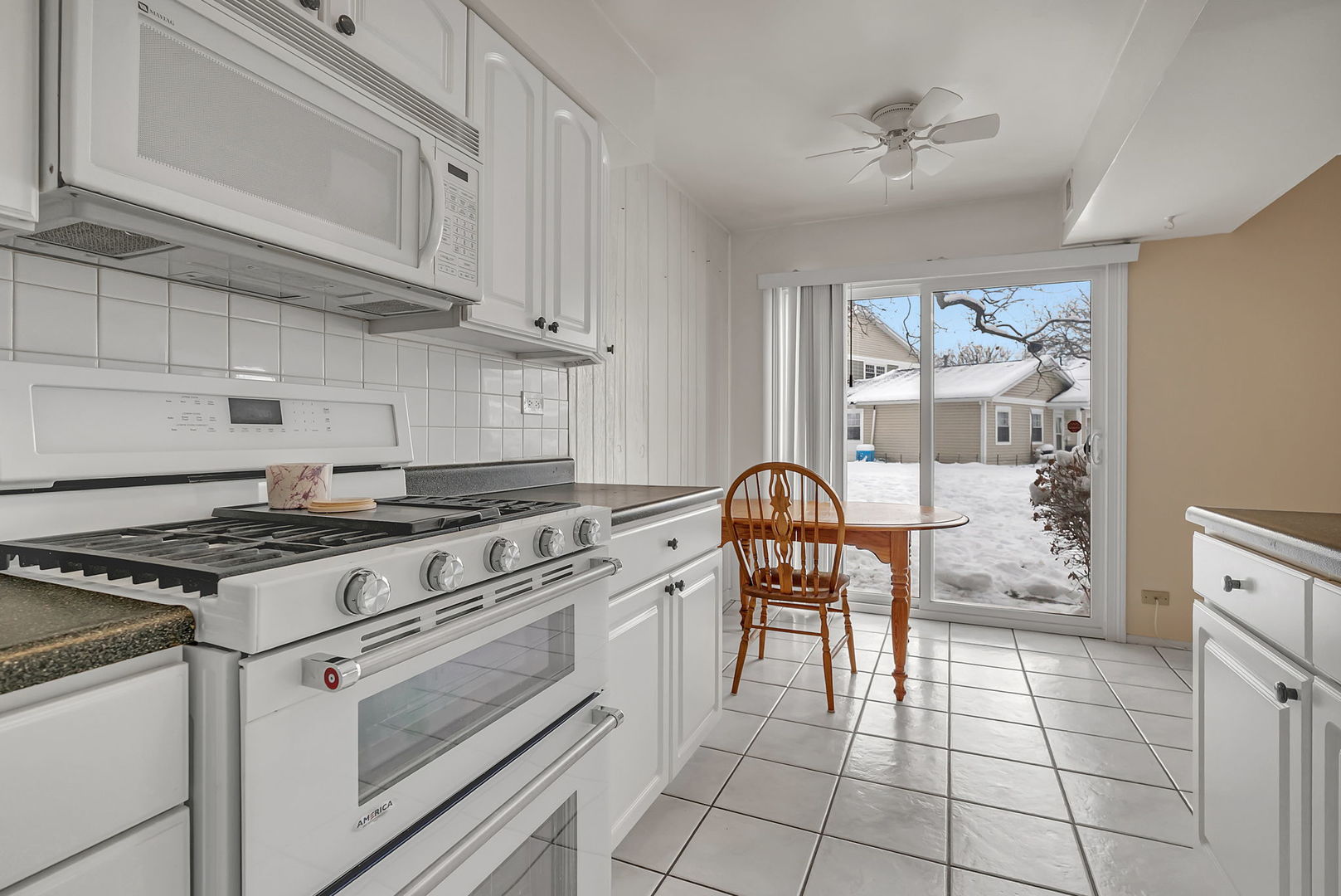 1242 Nova Court, Wheeling, IL 60090