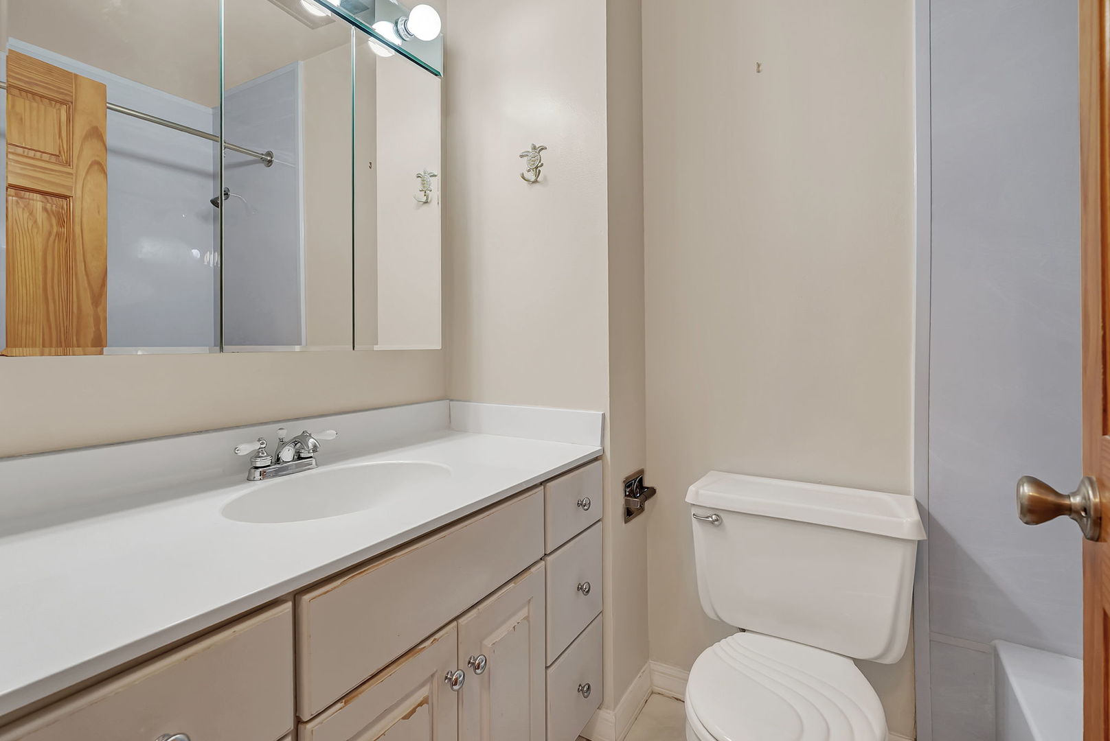 1242 Nova Court, Wheeling, IL 60090