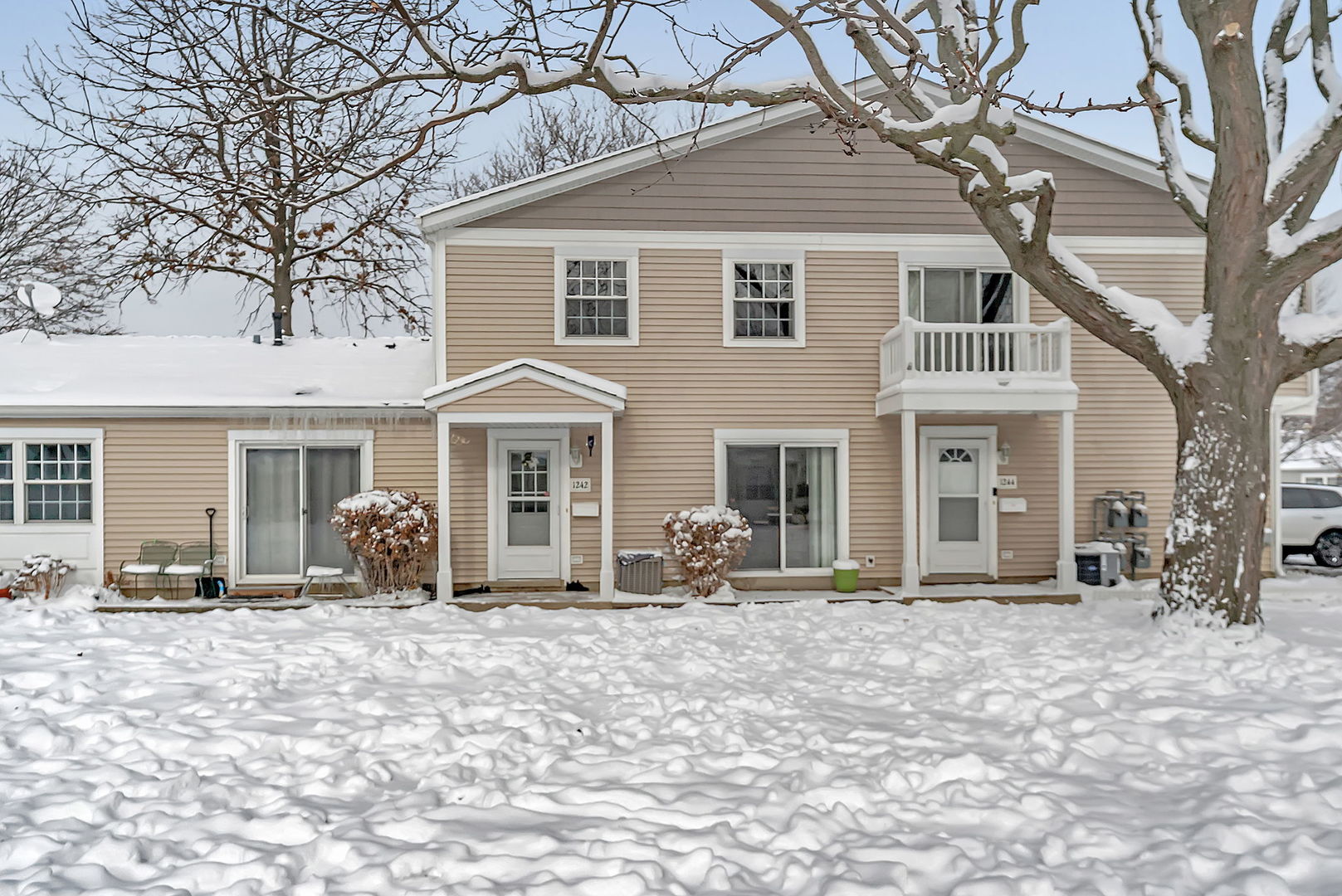 1242 Nova Court, Wheeling, IL 60090