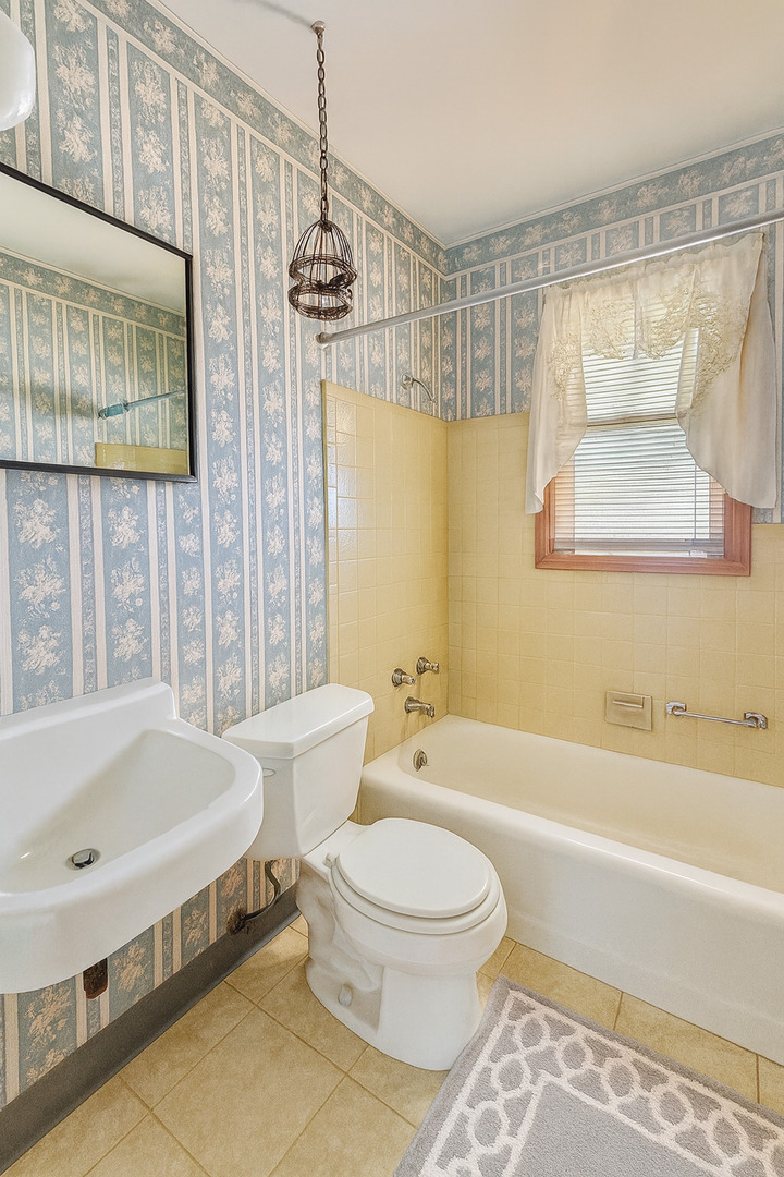 760 Cumberland Street, Hoffman Estates, IL 60169