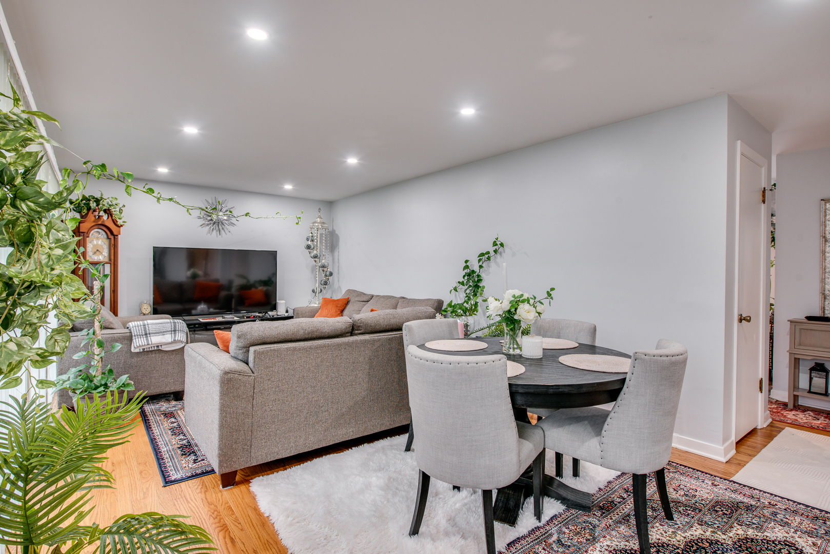 9523 Oconto Avenue, Morton Grove, IL 60053