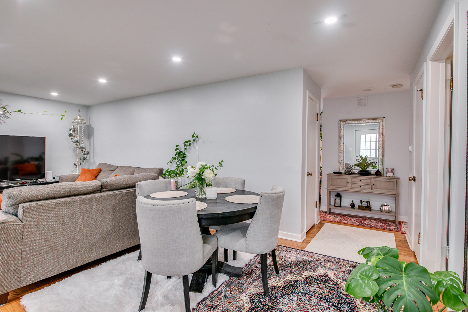 9523 Oconto Avenue, Morton Grove, IL 60053