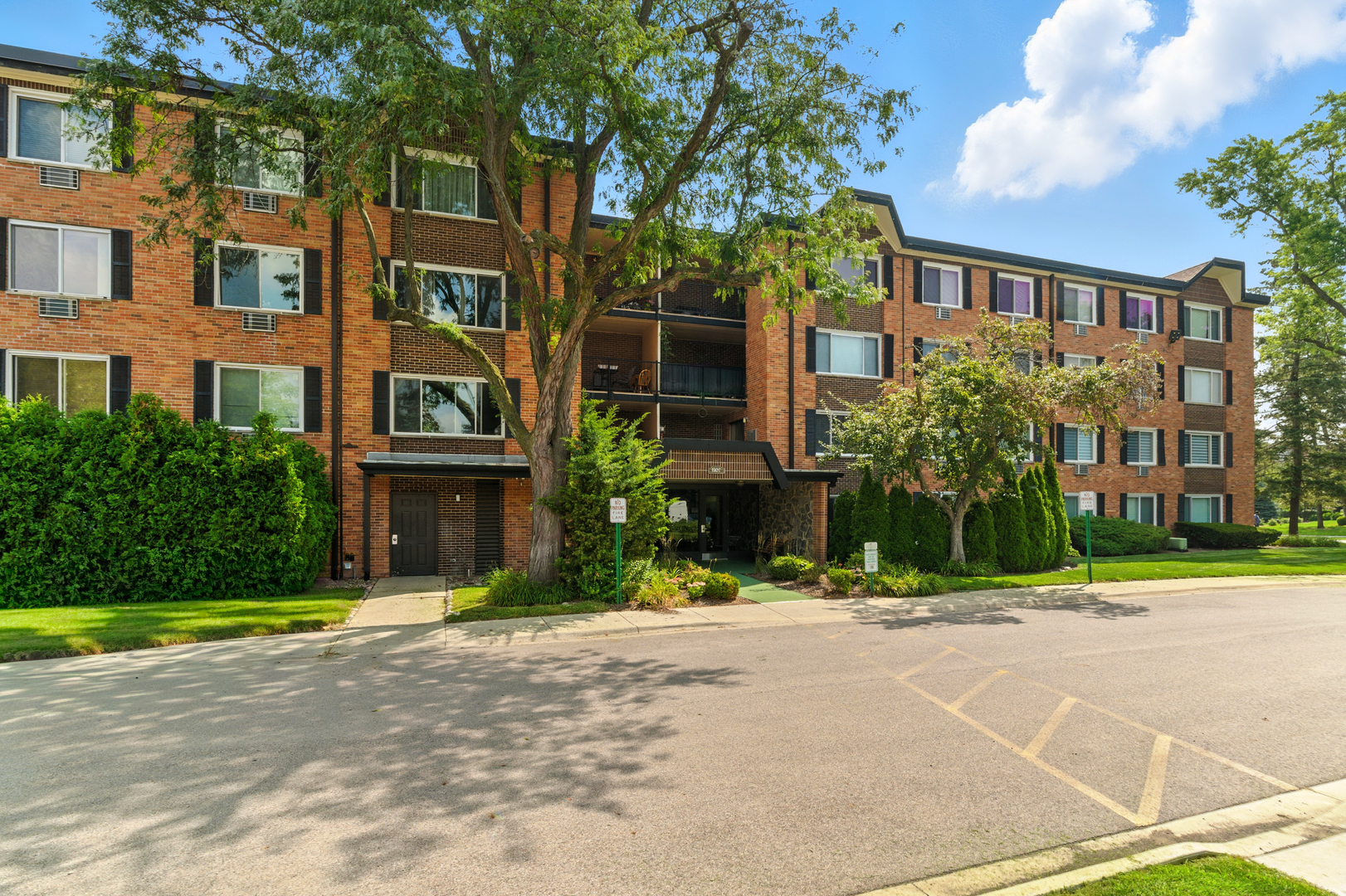 1207 S Old Wilke Road #303, Arlington Heights, IL 60005