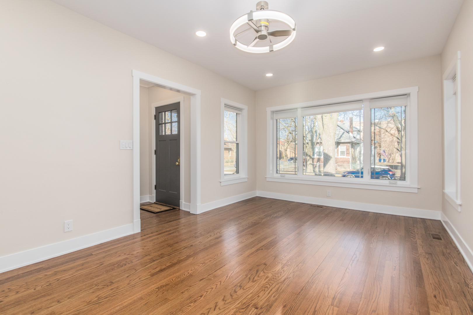 6055 W Dakin Street, Chicago, IL 60634