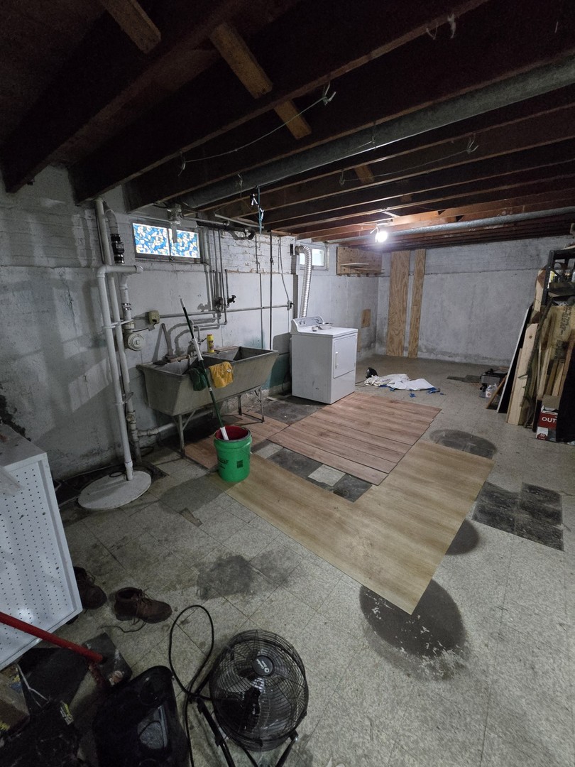 5750 W Leland Avenue, Chicago, IL 60630